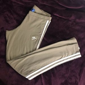 Adidas 3stripe leggings in olive color
